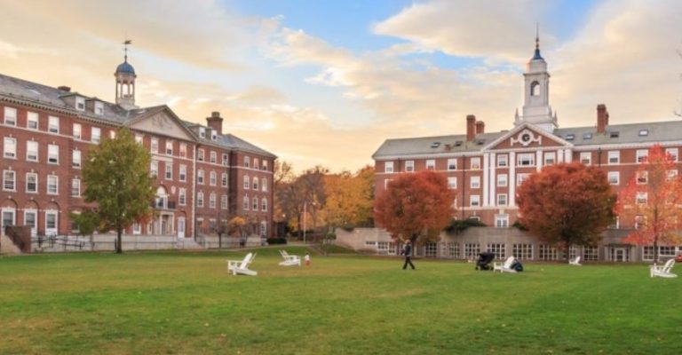 Отворена истрага за предноста што им се дава на децата на поранешни дипломци при упис на Универзитетот Харвард